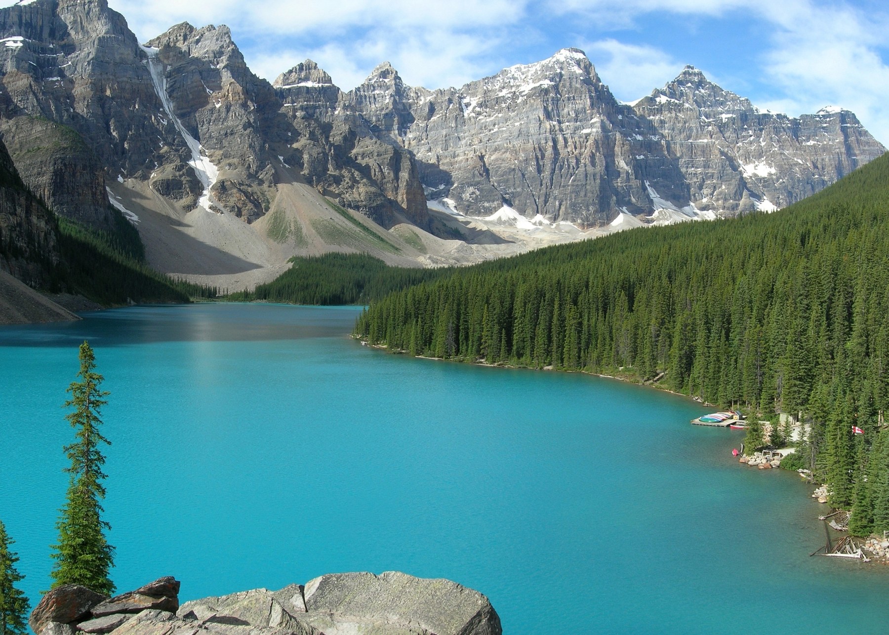 Turquoise Moraine Lake below the rugged mountains of Banff National Park, Canada