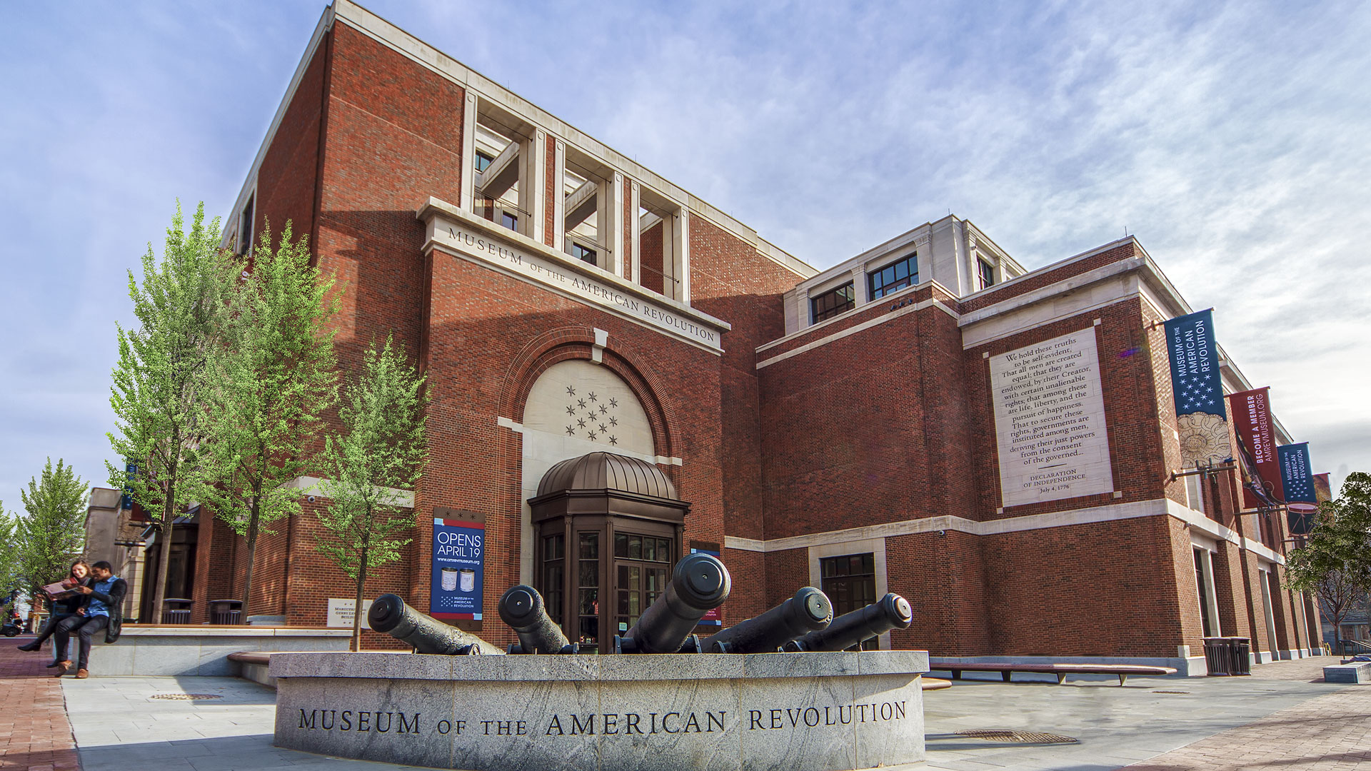Museum of the American Revolution entrance and outdoor cannon display