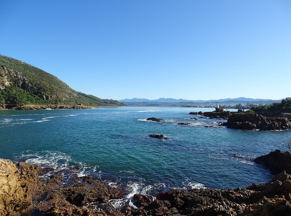 Blue water between the Knysna Heads