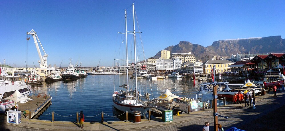 Boats and mountains at the V&A Waterfront